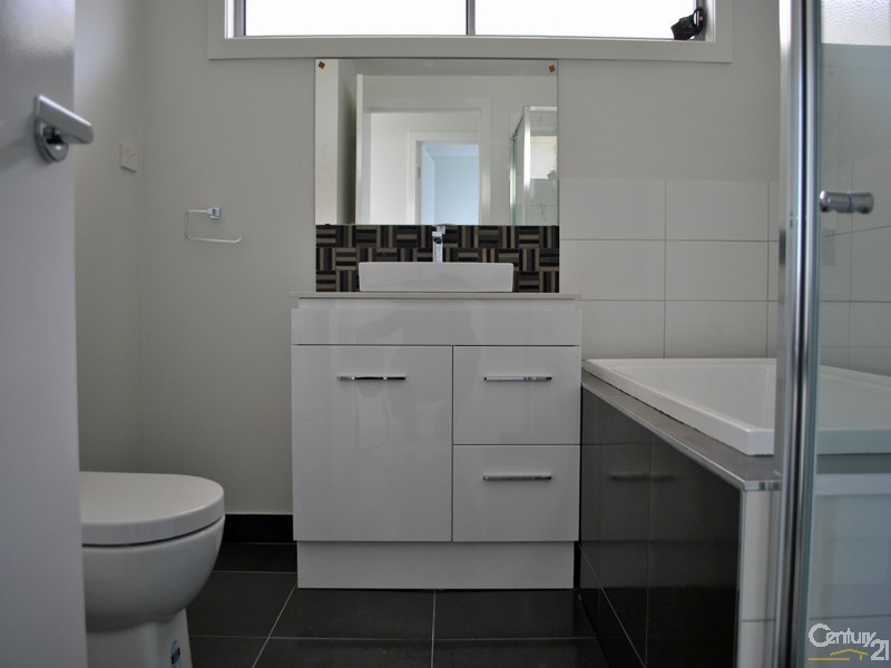 2/29 Chase Boulevard, Berwick VIC 3806