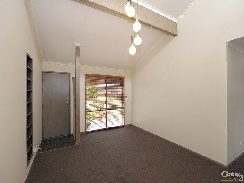 9 Hindmarsh Court, Cranbourne North VIC 3977