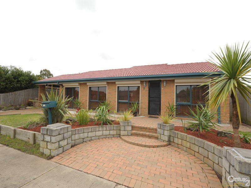 9 Hindmarsh Court, Cranbourne North VIC 3977