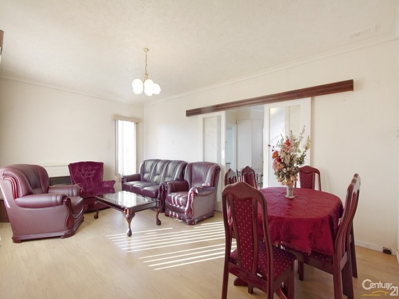 8 Curtin Crescent, Dandenong North VIC 3175