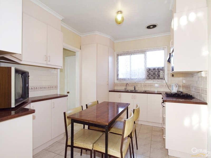 8 Curtin Crescent, Dandenong North VIC 3175