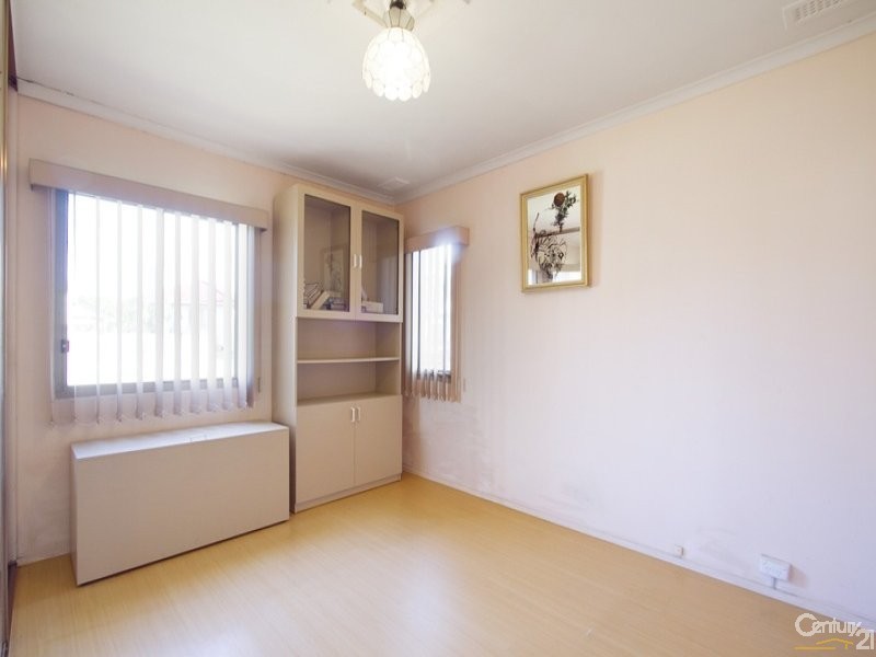 8 Curtin Crescent, Dandenong North VIC 3175