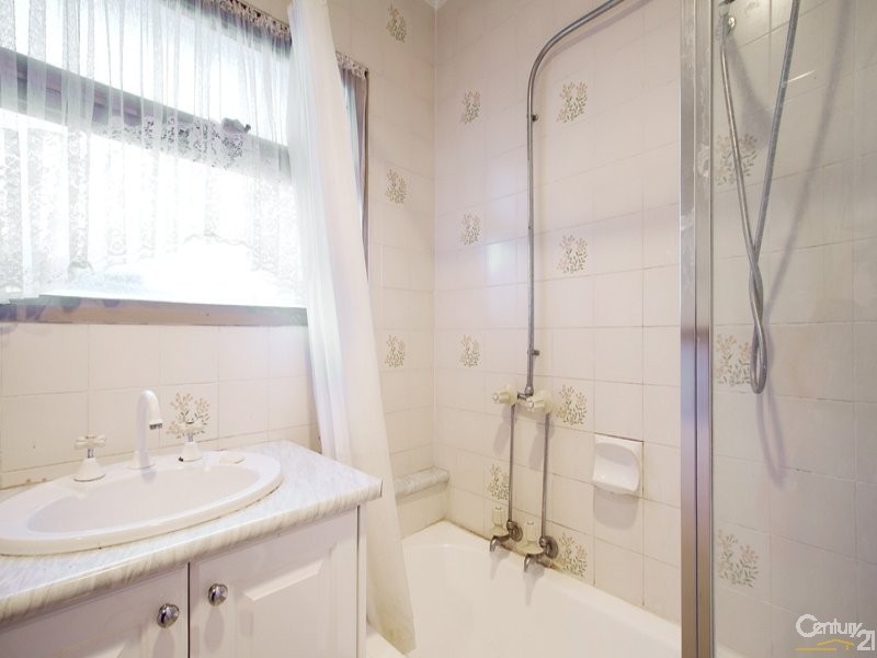 8 Curtin Crescent, Dandenong North VIC 3175