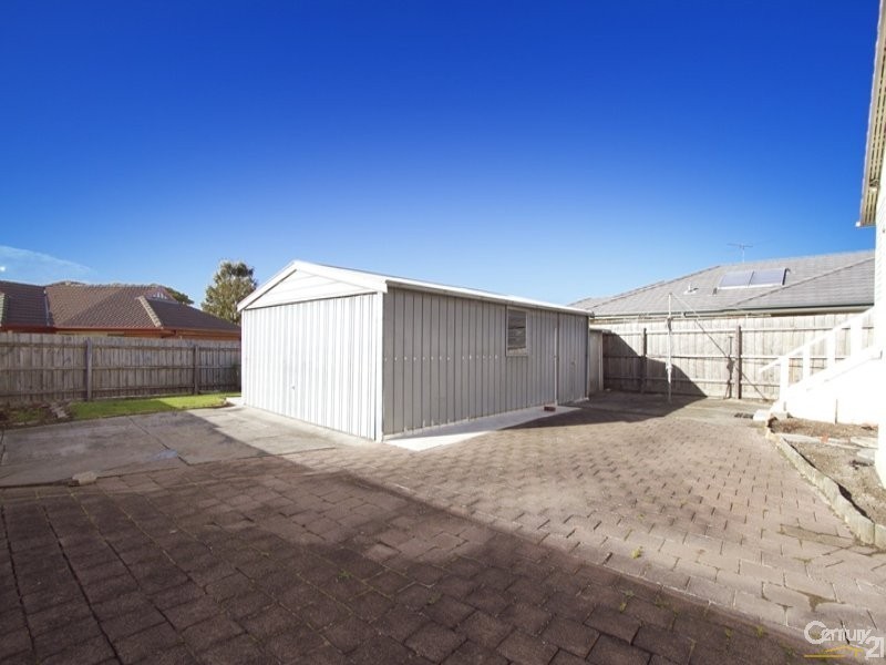 8 Curtin Crescent, Dandenong North VIC 3175