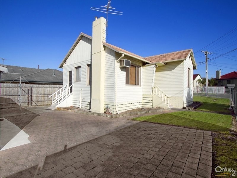 8 Curtin Crescent, Dandenong North VIC 3175