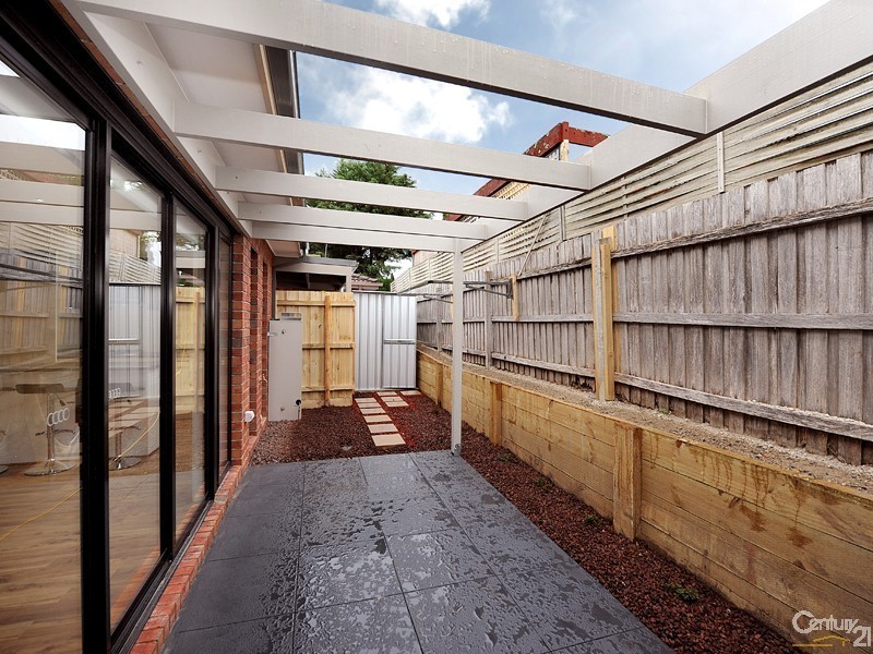 2/7 Amber Crescent, Narre Warren VIC 3805