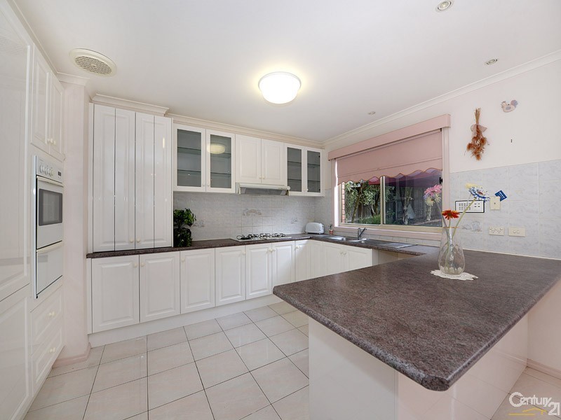 30 George Bass Avenue, Endeavour Hills VIC 3802