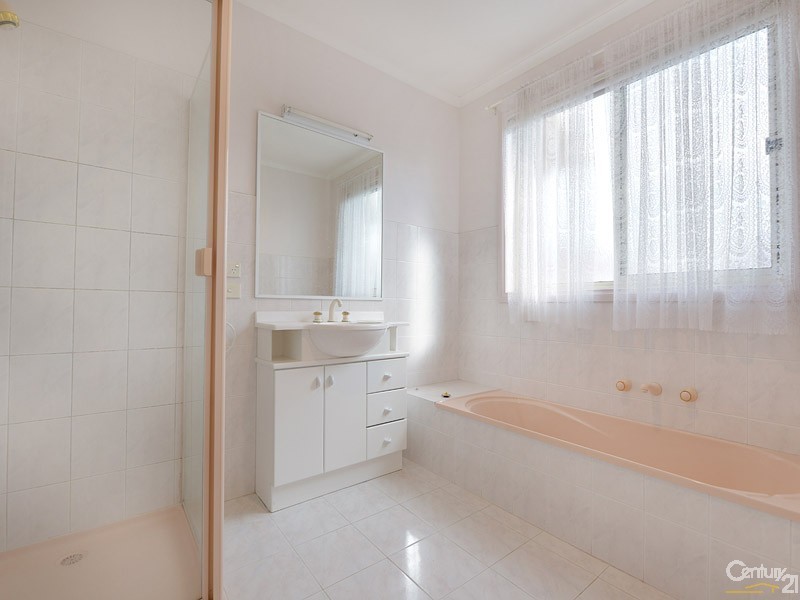 30 George Bass Avenue, Endeavour Hills VIC 3802