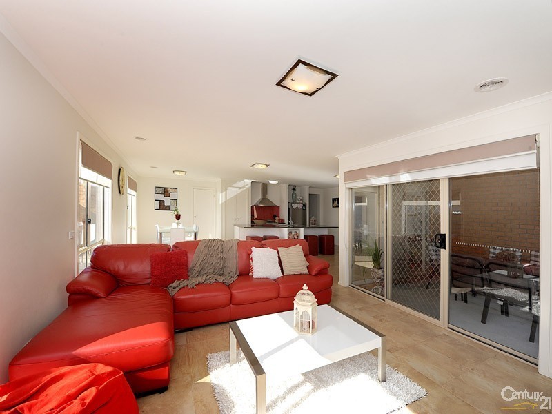 49 Bushranger Boulevard, Cranbourne East VIC 3977