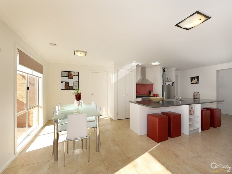 49 Bushranger Boulevard, Cranbourne East VIC 3977