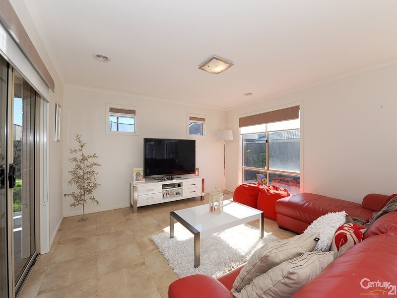 49 Bushranger Boulevard, Cranbourne East VIC 3977