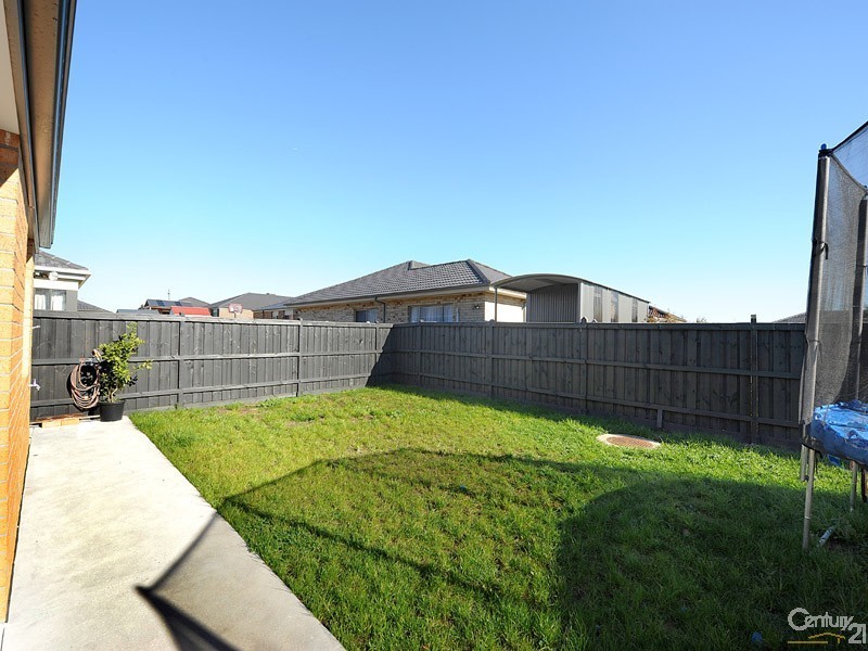 49 Bushranger Boulevard, Cranbourne East VIC 3977
