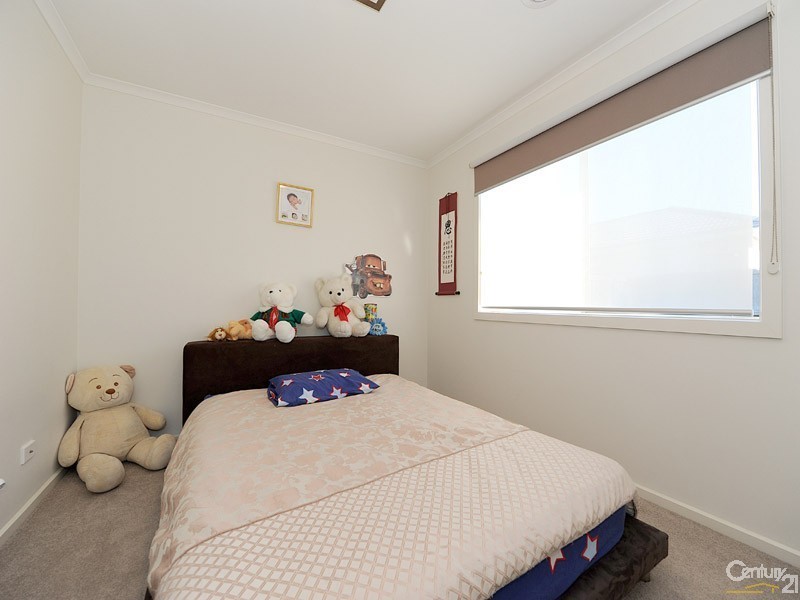 49 Bushranger Boulevard, Cranbourne East VIC 3977