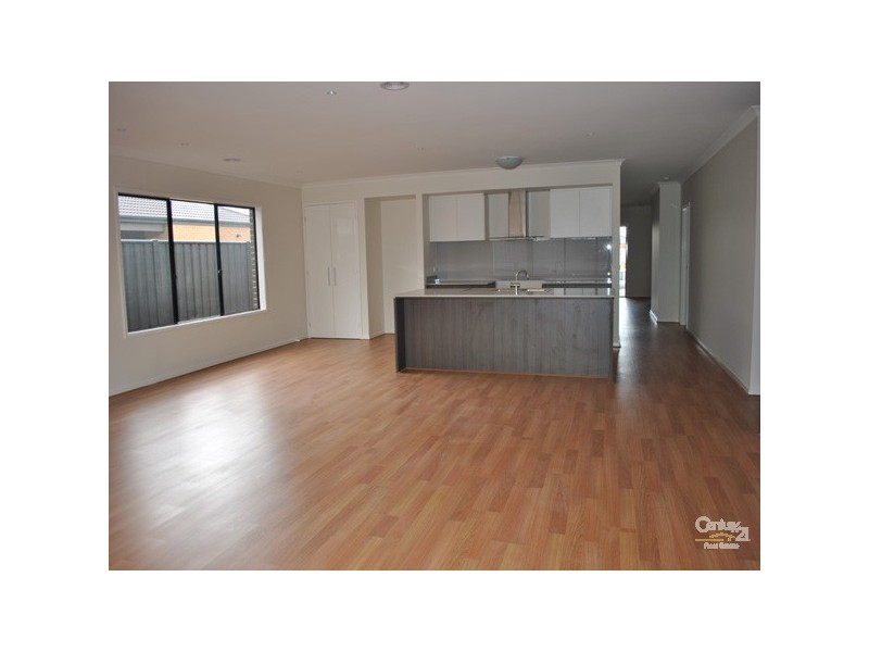 9 Merlin Drive, Cranbourne North VIC 3977