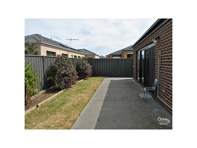 9 Merlin Drive, Cranbourne North VIC 3977