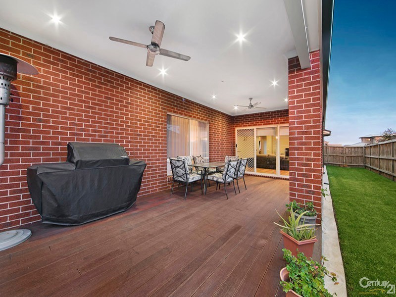 62 Mountainview Boulevard, Cranbourne North VIC 3977