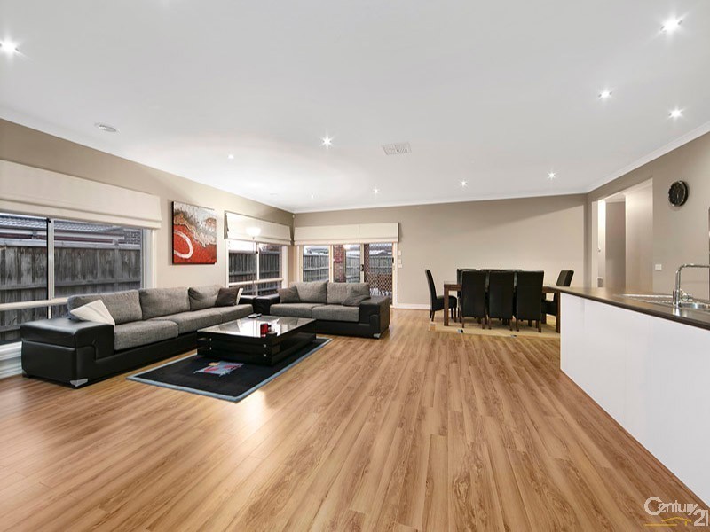 62 Mountainview Boulevard, Cranbourne North VIC 3977