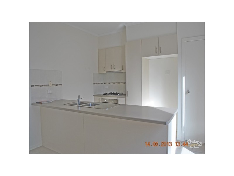 4 Elderberry Alley, Cranbourne North VIC 3977