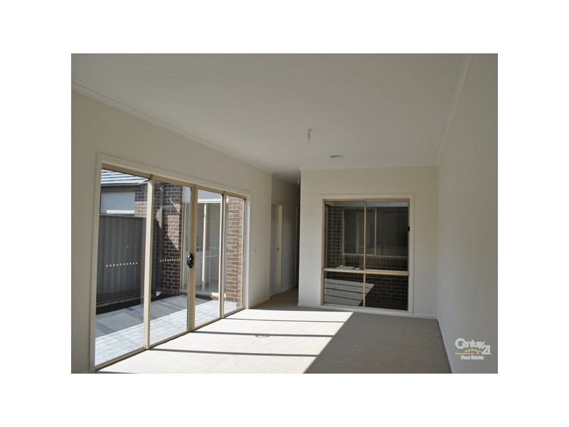 4 Elderberry Alley, Cranbourne North VIC 3977