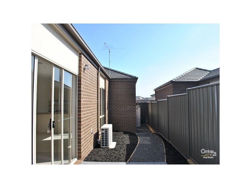 4 Elderberry Alley, Cranbourne North VIC 3977