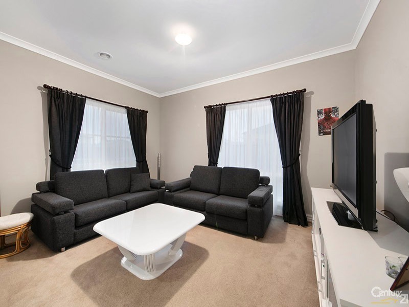 62 Mountainview Boulevard, Cranbourne North VIC 3977