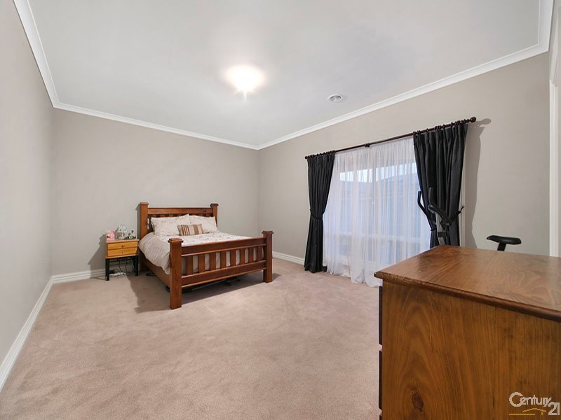 62 Mountainview Boulevard, Cranbourne North VIC 3977