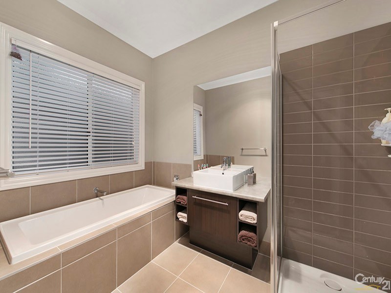 62 Mountainview Boulevard, Cranbourne North VIC 3977