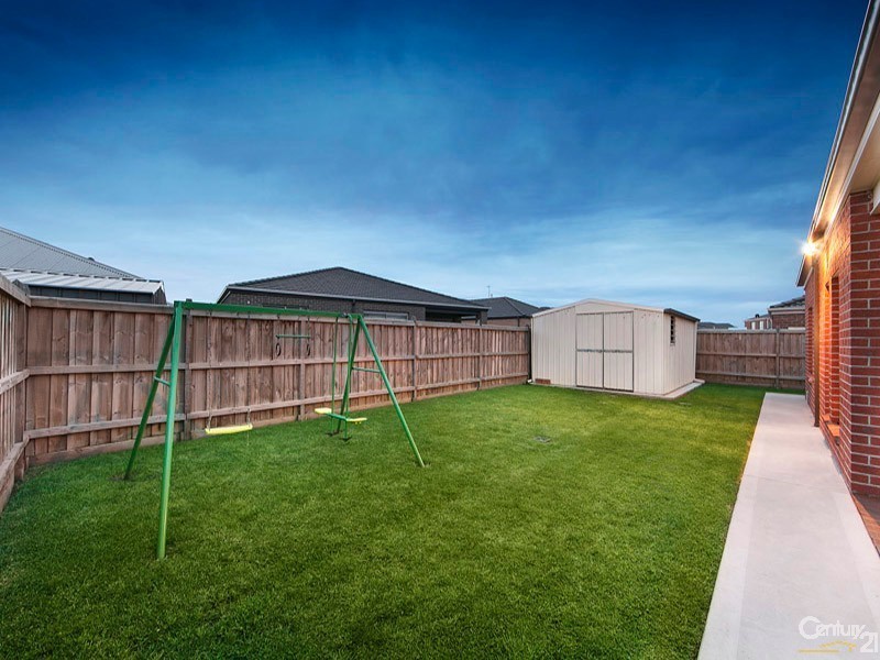 62 Mountainview Boulevard, Cranbourne North VIC 3977