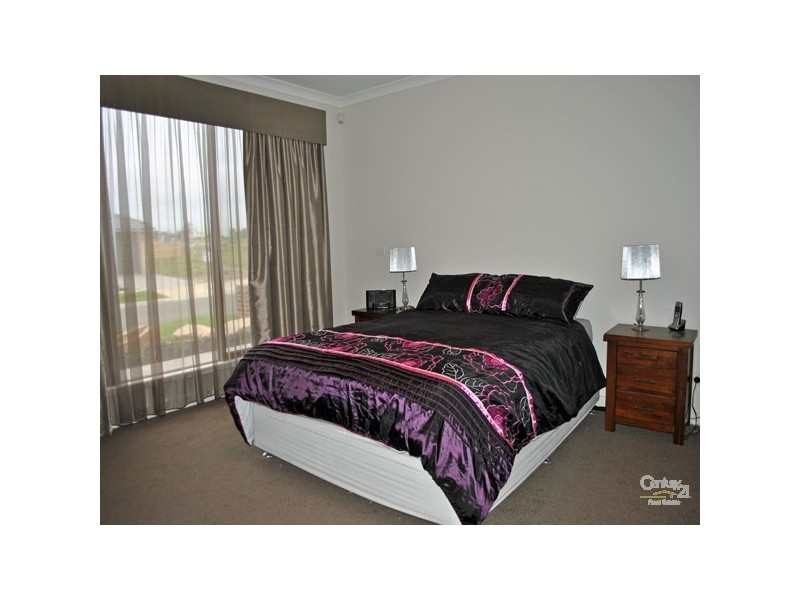 15 Trickett Street, Clyde VIC 3978