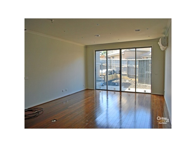 2/29 Chase Boulevard, Berwick VIC 3806