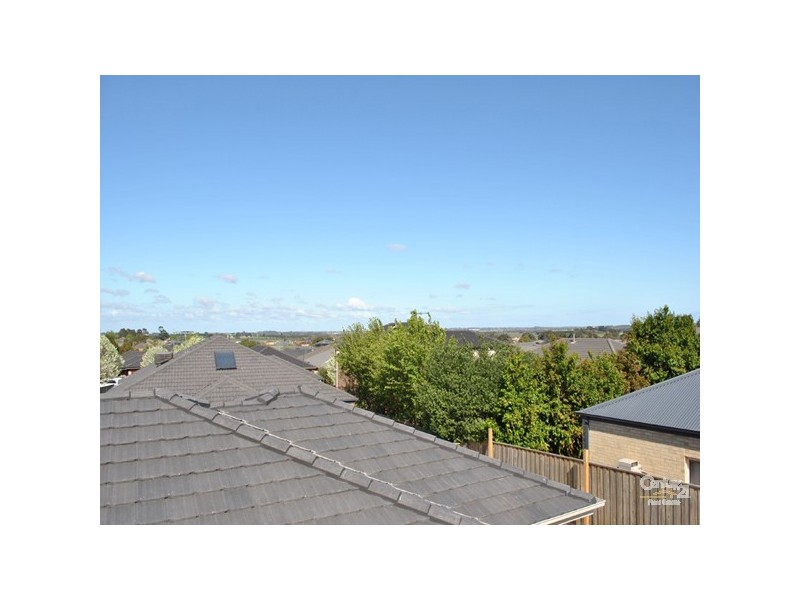 2/29 Chase Boulevard, Berwick VIC 3806