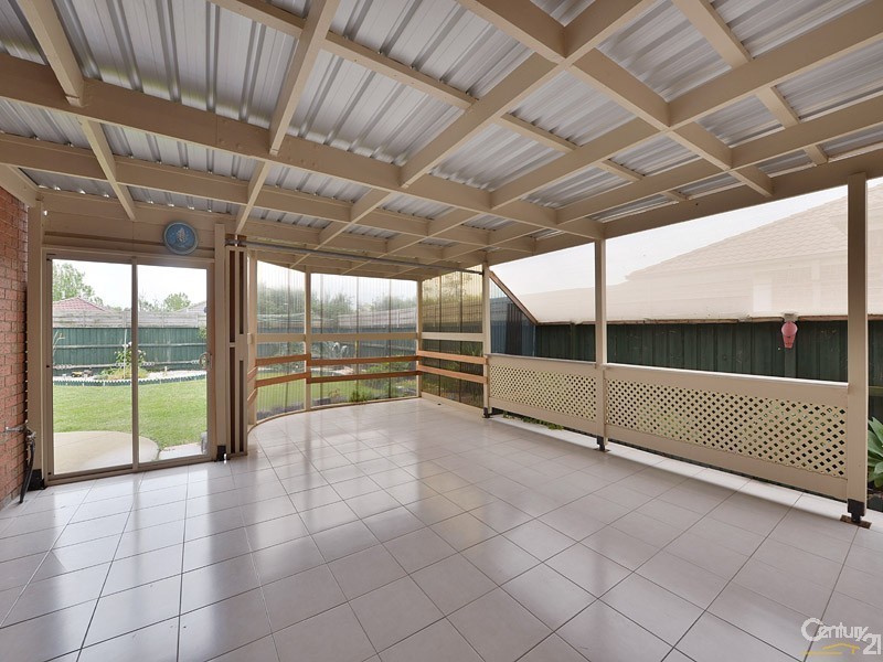 8 Brookville Court, Narre Warren South VIC 3805