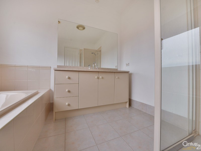8 Brookville Court, Narre Warren South VIC 3805