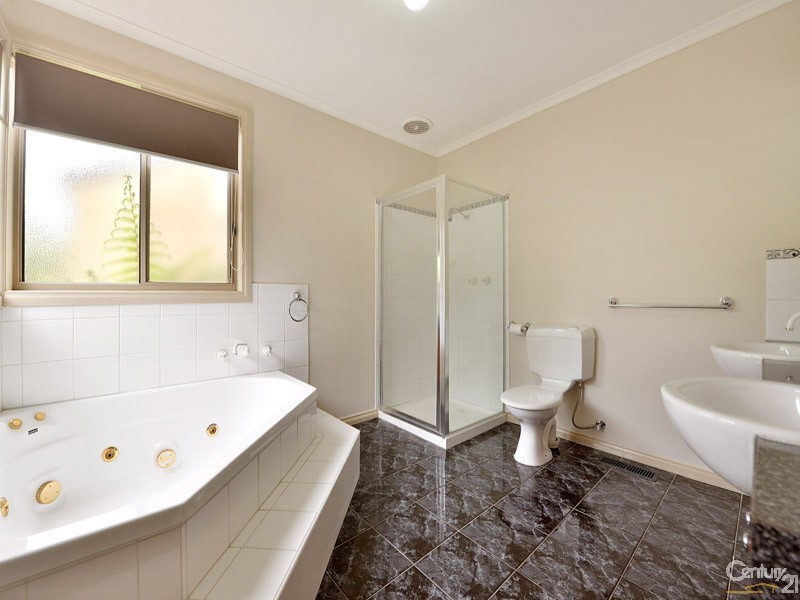 51 Wood Road, Narre Warren South VIC 3805