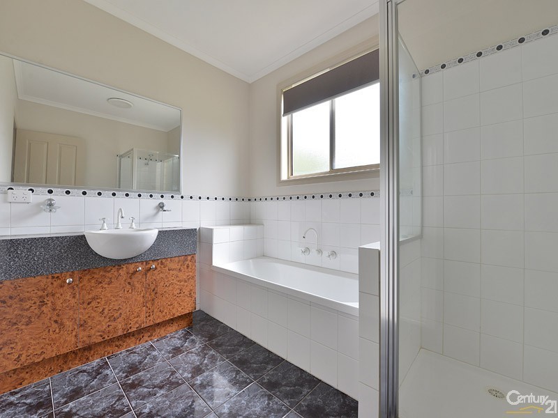 51 Wood Road, Narre Warren South VIC 3805