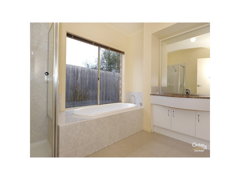 54 Seebeck Drive, Narre Warren South VIC 3805