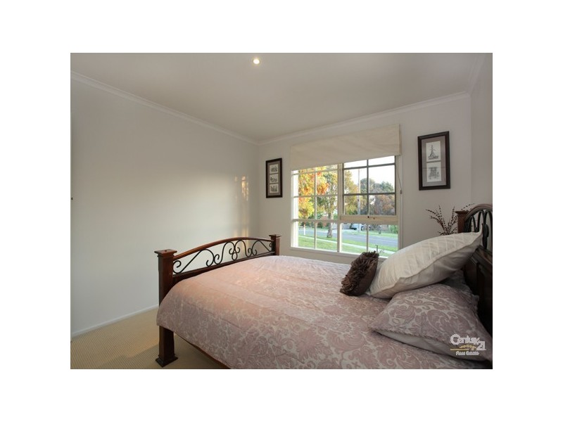 1/15 Sweeney Drive, Narre Warren VIC 3805