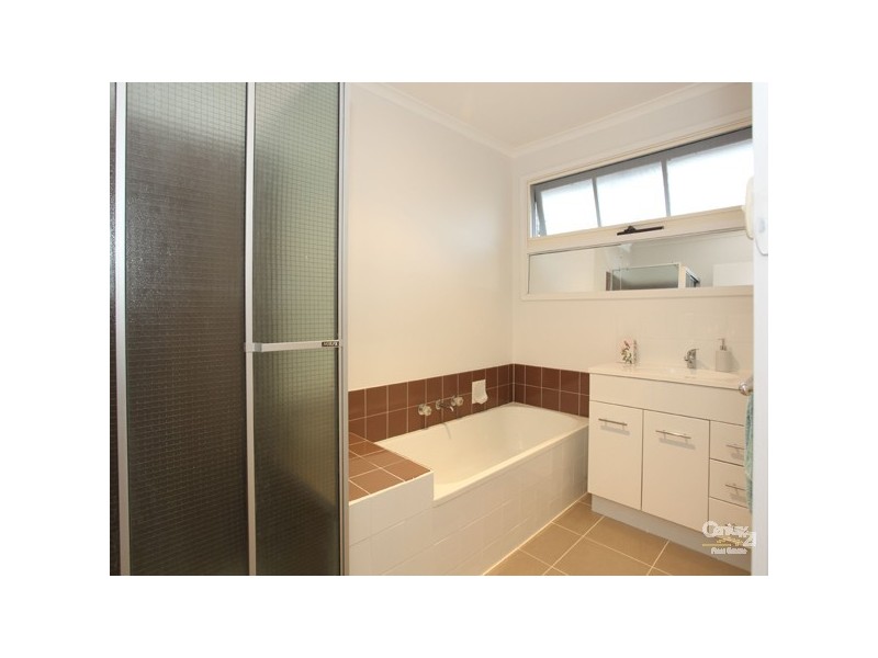 1/15 Sweeney Drive, Narre Warren VIC 3805