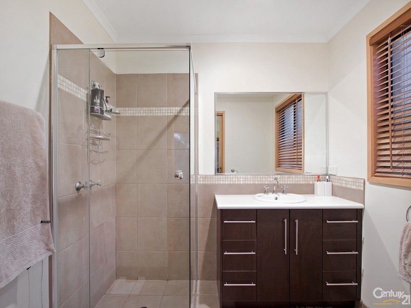 17 Wevlin Close, Endeavour Hills VIC 3802