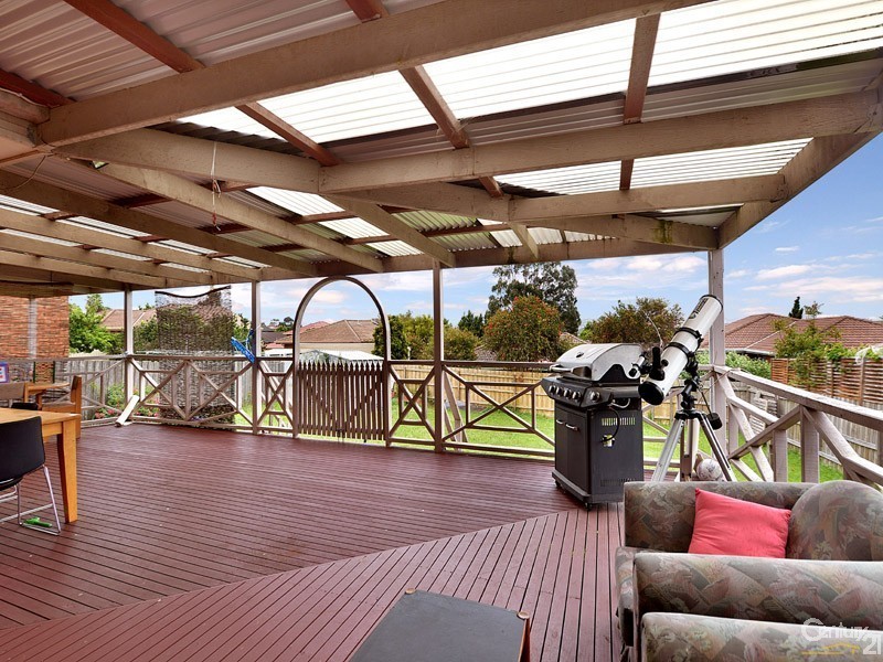 32 Hinrichsen Drive, Hallam VIC 3803