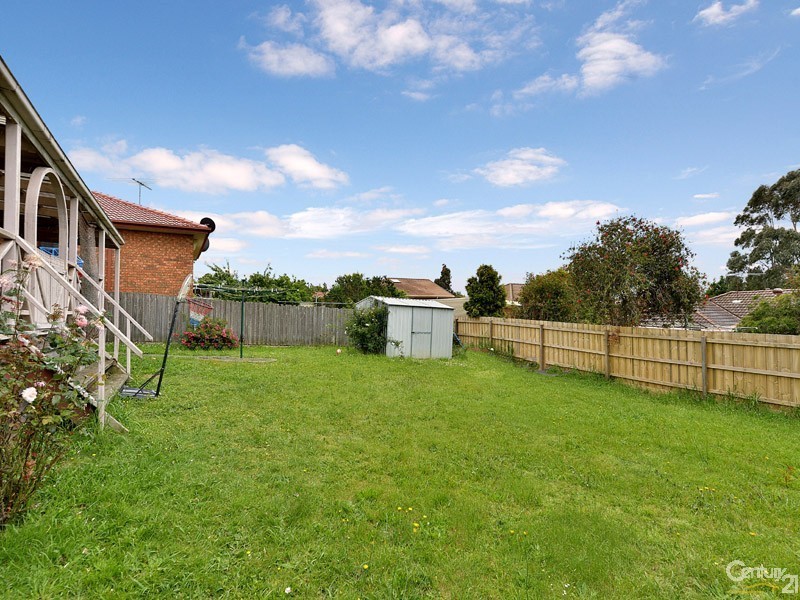 32 Hinrichsen Drive, Hallam VIC 3803