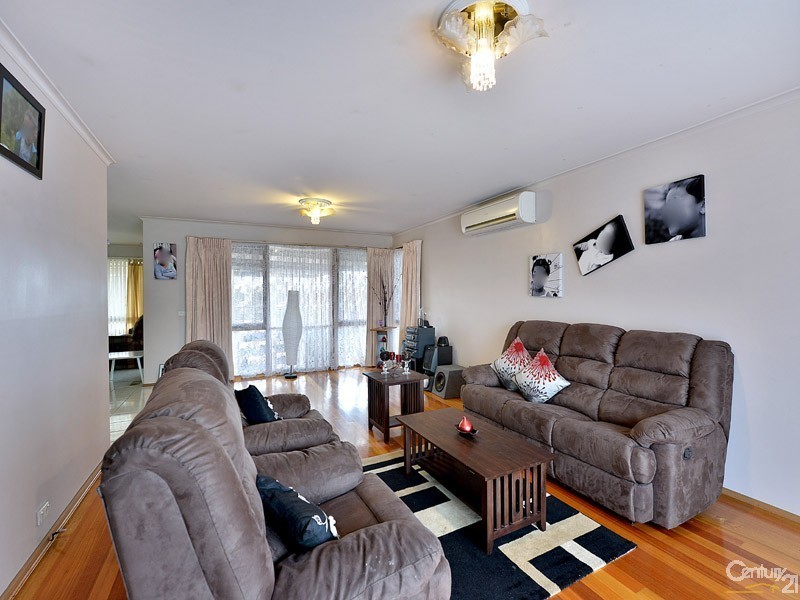 32 Hinrichsen Drive, Hallam VIC 3803