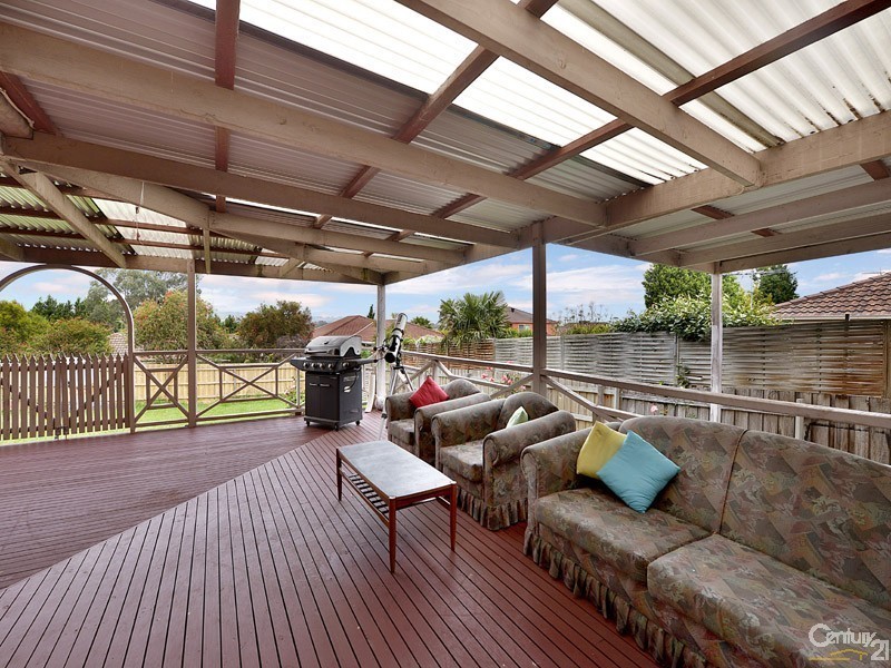 32 Hinrichsen Drive, Hallam VIC 3803