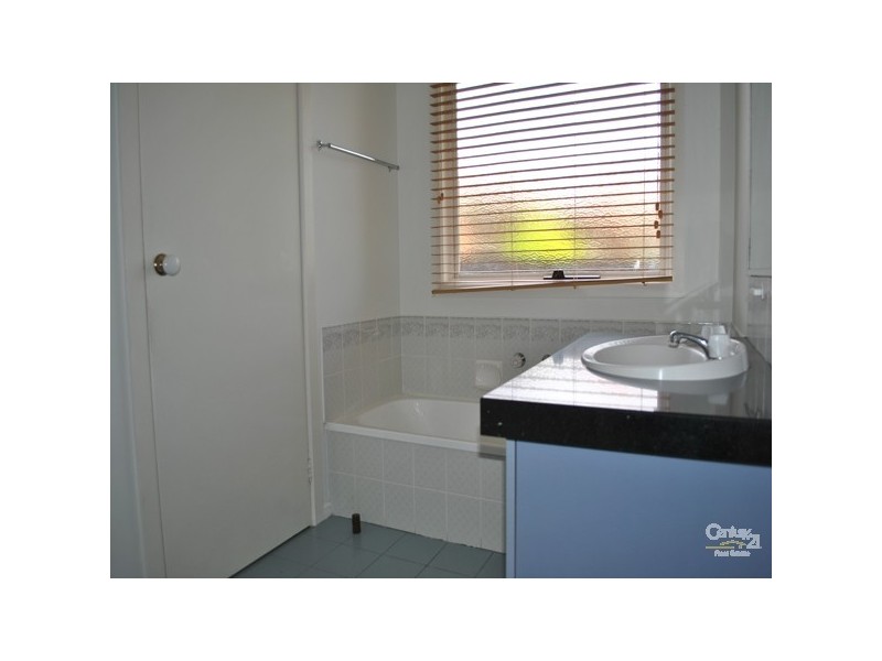 64 St Boswells Avenue, Berwick VIC 3806