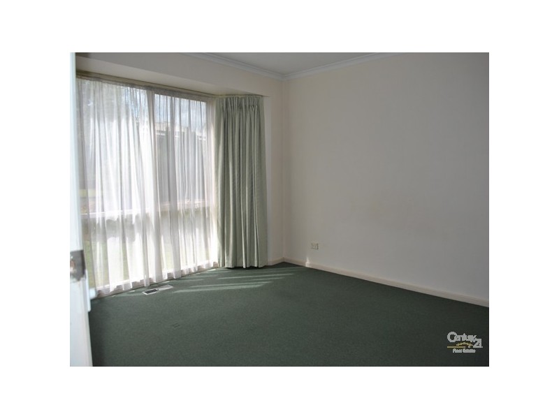 64 St Boswells Avenue, Berwick VIC 3806