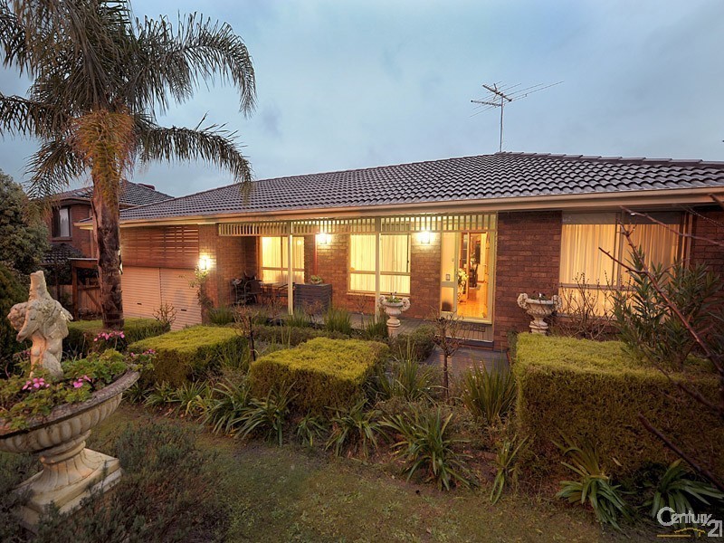 306 James Cook Drive, Endeavour Hills VIC 3802