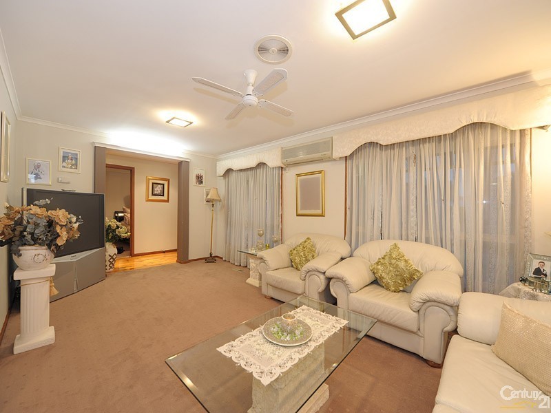 306 James Cook Drive, Endeavour Hills VIC 3802
