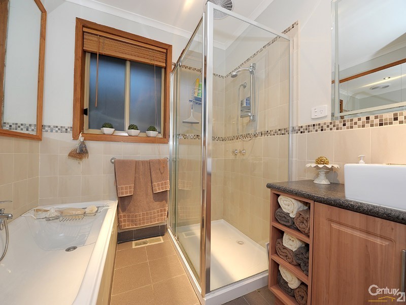 306 James Cook Drive, Endeavour Hills VIC 3802