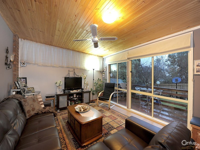 306 James Cook Drive, Endeavour Hills VIC 3802