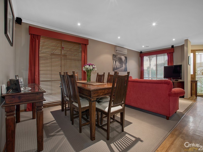 21 Saintly Grove, Berwick VIC 3806